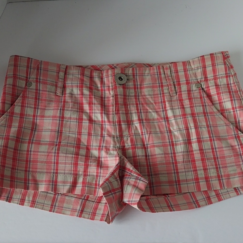 NWOT GUESS plaid shorts 28 waist (size 6)